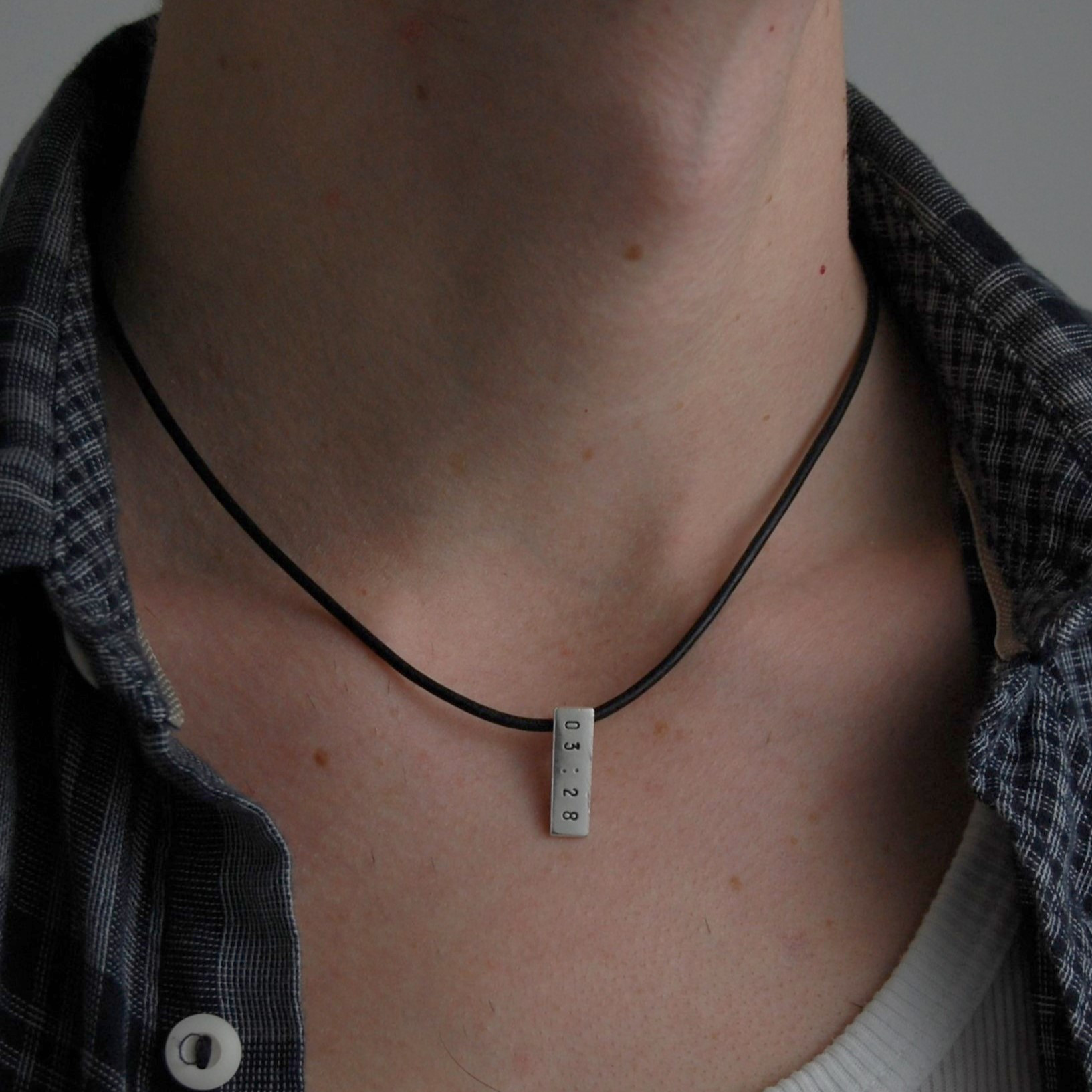 日付・時間を刻印する クロック レザーコードネックレス 黒