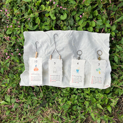 2026年カレンダー 「月めくり」各月ごとに心和む「いっぷくハンコ」のワンポイント 手漉き和紙使用 小さなスペースにも… 4枚目の画像