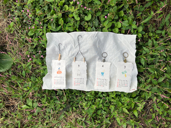 2026年カレンダー 「月めくり」各月ごとに心和む「いっぷくハンコ」のワンポイント 手漉き和紙使用 小さなスペースにも… 4枚目の画像