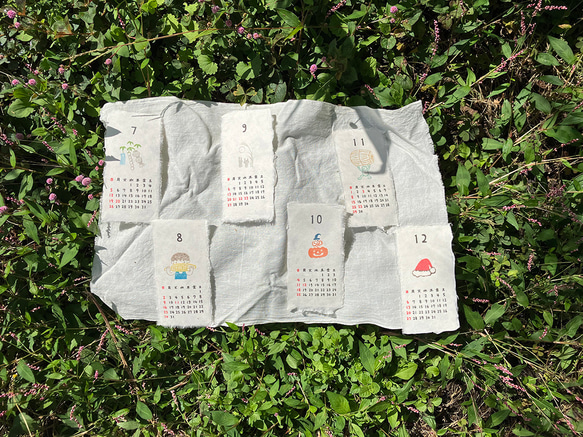 2026年カレンダー 「月めくり」各月ごとに心和む「いっぷくハンコ」のワンポイント 手漉き和紙使用 小さなスペースにも… 2枚目の画像