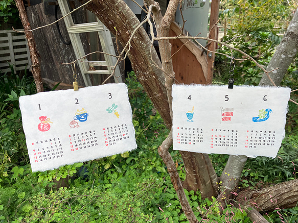 2026年カレンダー「3ヶ月めくり」各月ごとに心和む「いっぷくハンコ」のワンポイント 手漉き和紙使用 3枚目の画像