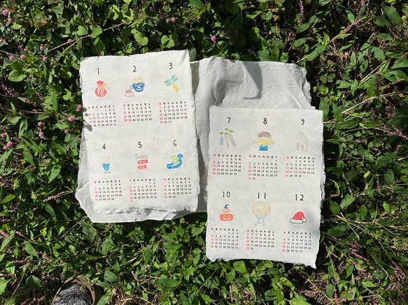 2026年カレンダー「6ヶ月めくり」各月ごとに心和む「いっぷくハンコ」のワンポイント 手漉き和紙使用 1枚目の画像