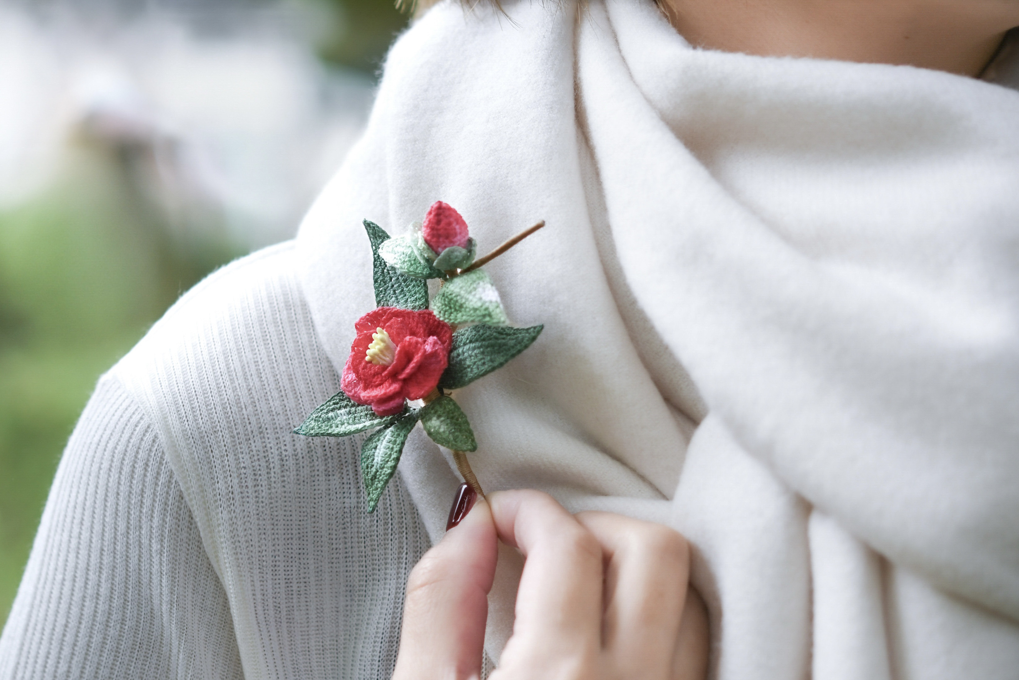 【受注制作20日】ブローチ　椿（赤）　手編み　レース編み