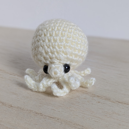 あみぐるみ タコさん 大き目 白タコ ストラップ ハンドメイド