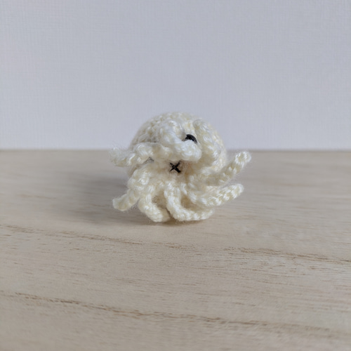 あみぐるみ タコさん 大き目 白タコ ストラップ ハンドメイド
