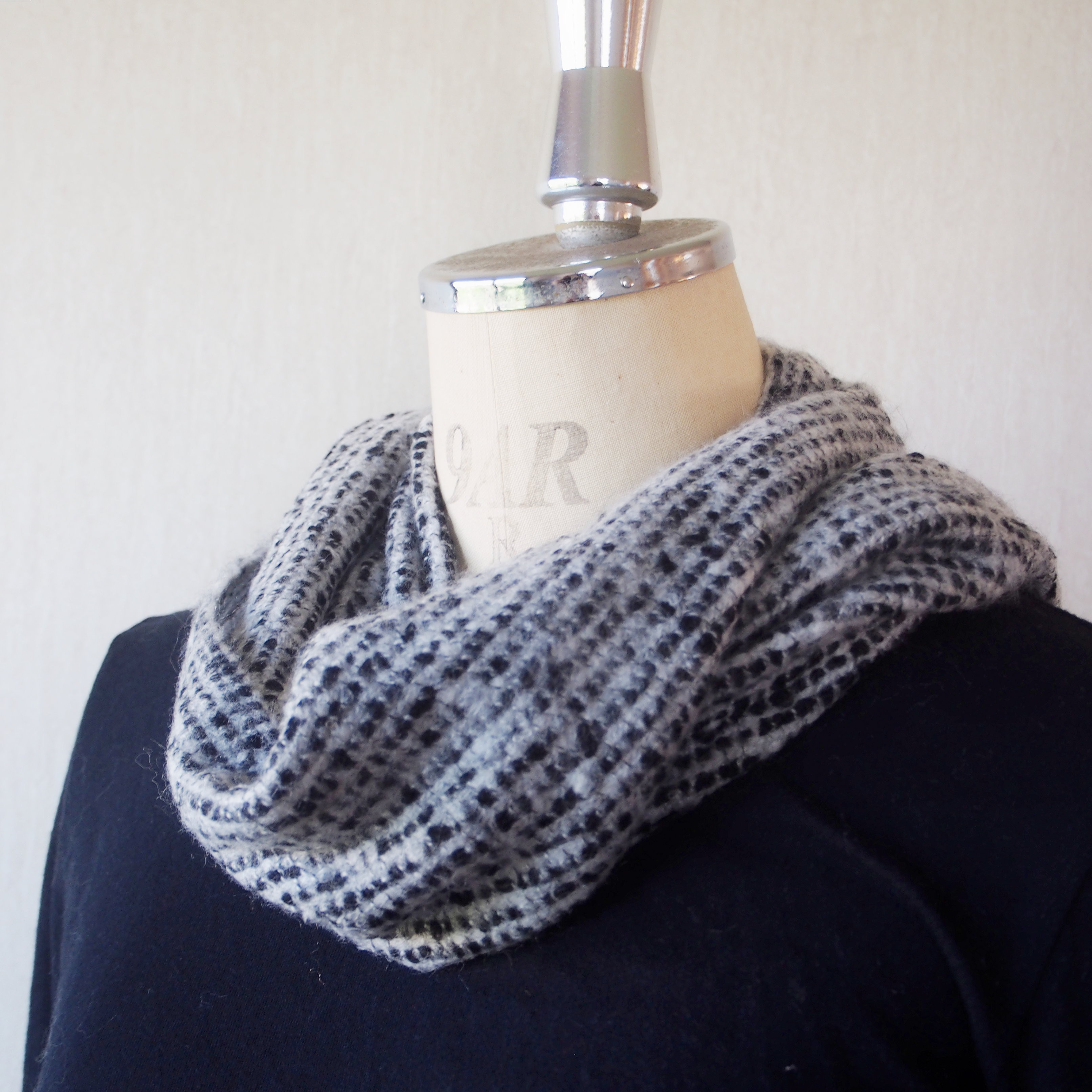 【手織りシンプルマフラー】ボイルウール手織りマフラーBK