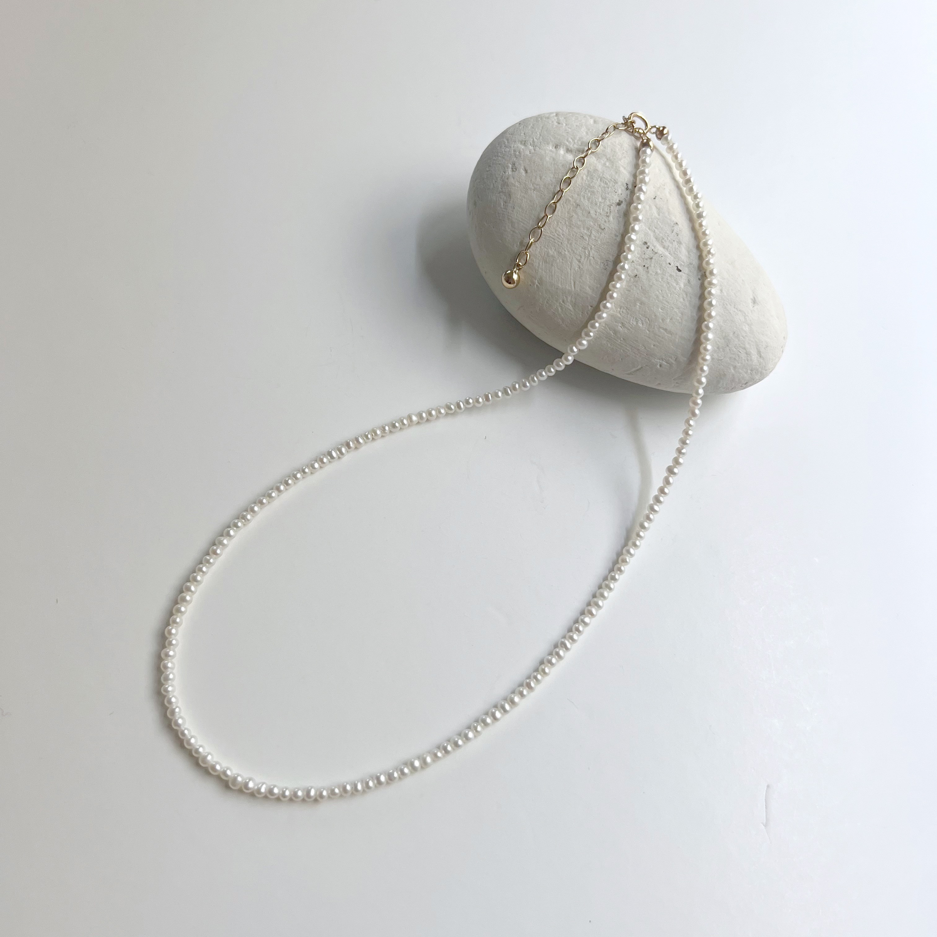 淡水真珠：pearl necklace