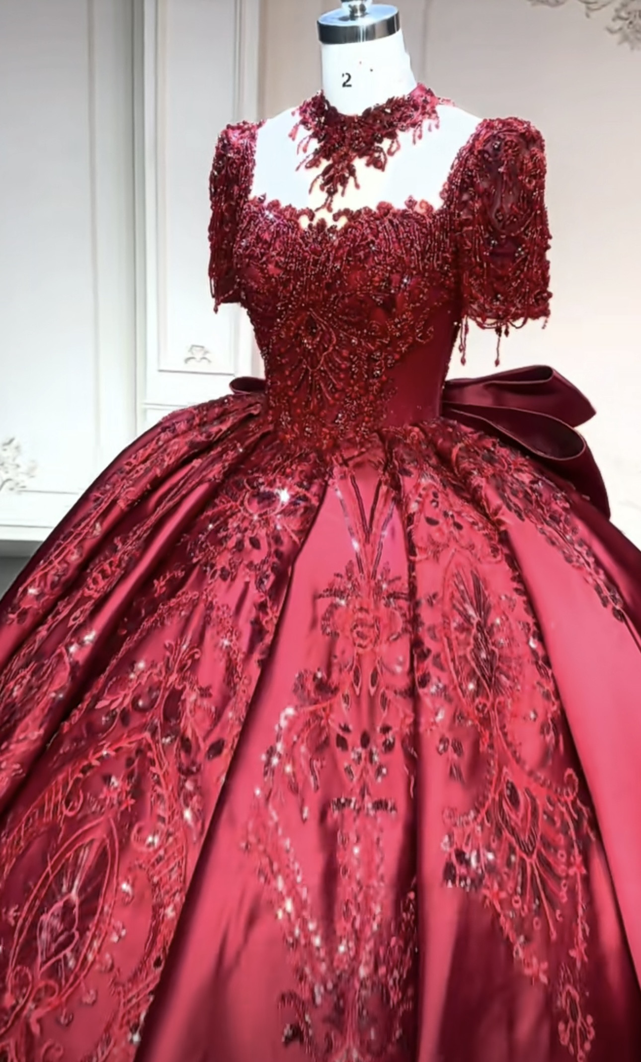 韓国風　半袖　スクエアネック　大人気ウェディングドレス　ボリューム　上品　Princessライン花嫁魅惑の刺繍光沢サテン