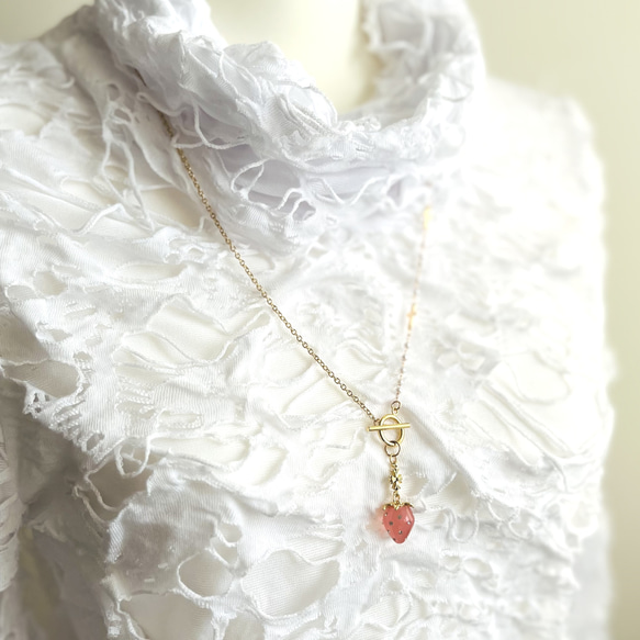 【限定♡】いちご＆十字架のペンダント 3枚目の画像