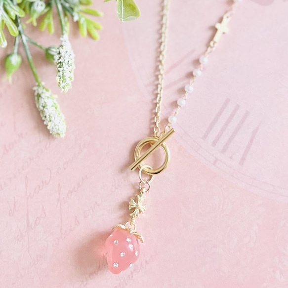 【限定♡】いちご＆十字架のペンダント 1枚目の画像