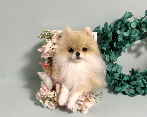 羊毛フェルト ポメラニアンちゃんのフラワーフレーム クリーム系 羊毛