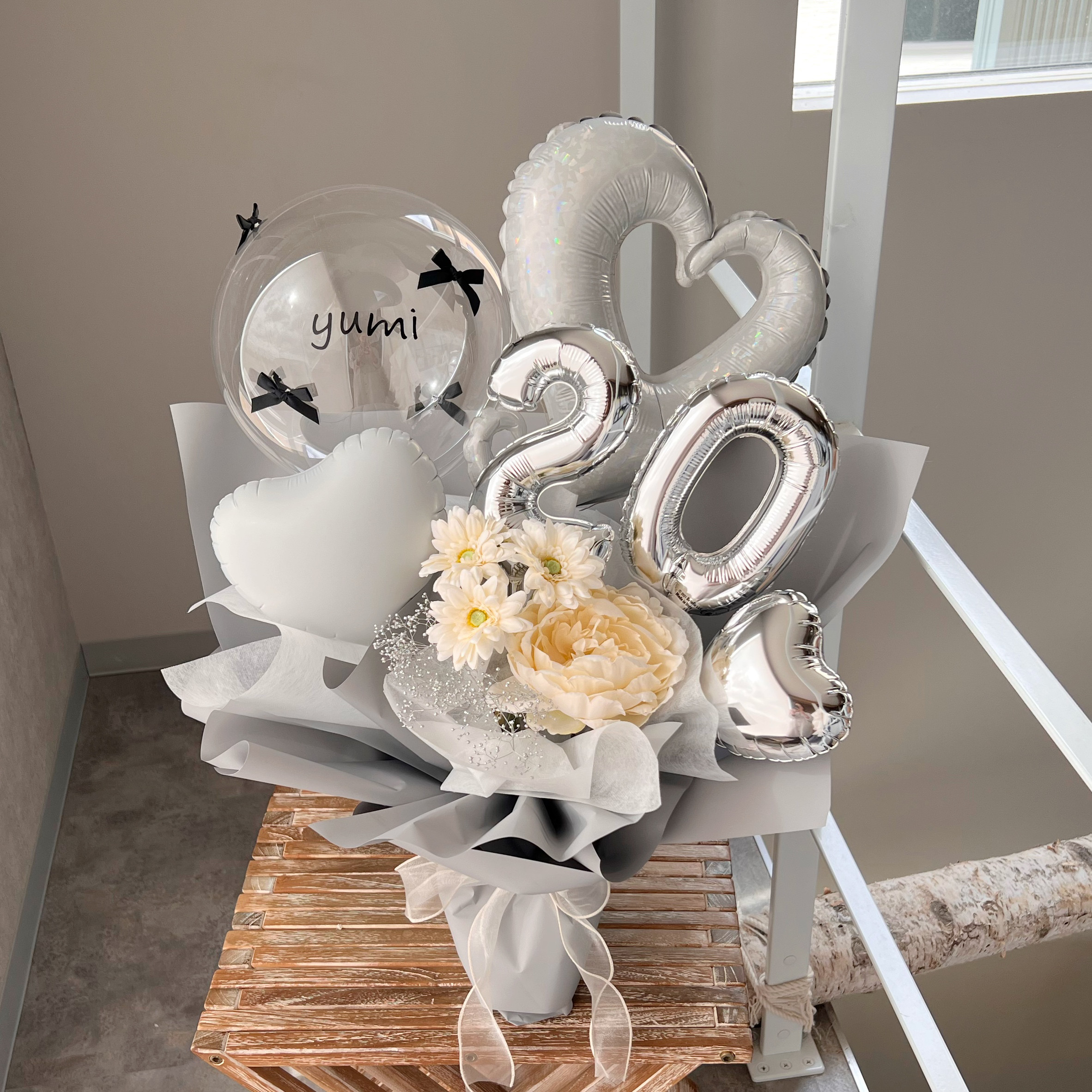 お花屋さんのバルーンフラワー　花束　B308 シルバー　成人式　卒業式　結婚祝い　誕生日　開店祝い　開業祝い　発表会