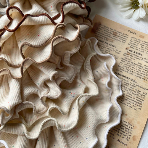 ナチュラルメロウ/つぶつぶ生地のフリルスタイ スタイ・よだれかけ