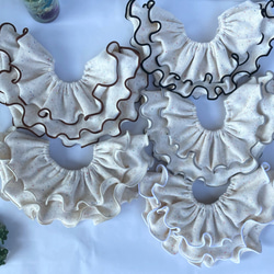 カラフルメロウ/つぶつぶ生地のフリルスタイ スタイ・よだれかけ sora