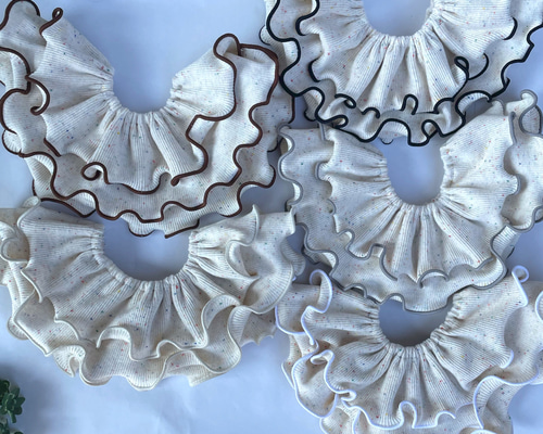 フリルスタイについてᙏ̤̫͚♡ ナチュラルメロウ/つぶつぶ生地のフリルスタイ スタイ・よだれかけ