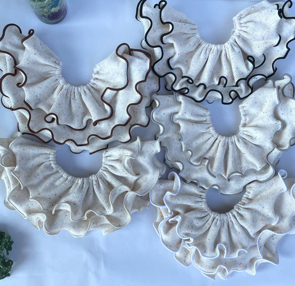 ナチュラルメロウ/つぶつぶ生地のフリルスタイ スタイ・よだれかけ