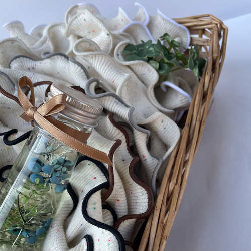 ナチュラルメロウ/つぶつぶ生地のフリルスタイ スタイ・よだれかけ