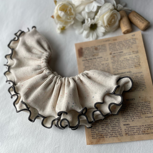 ナチュラルメロウ/つぶつぶ生地のフリルスタイ スタイ・よだれかけ