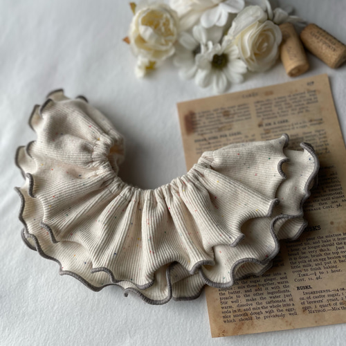 ナチュラルメロウ/つぶつぶ生地のフリルスタイ スタイ・よだれかけ