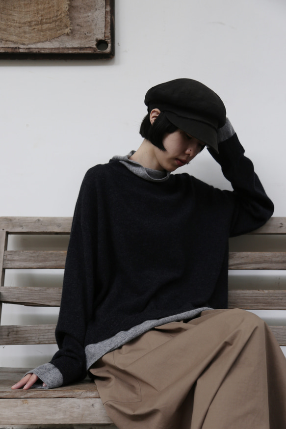 ★現貨★ 這款深灰色羊毛針織衫（251012-1）舒適度極佳，版型時尚。 第6張的照片