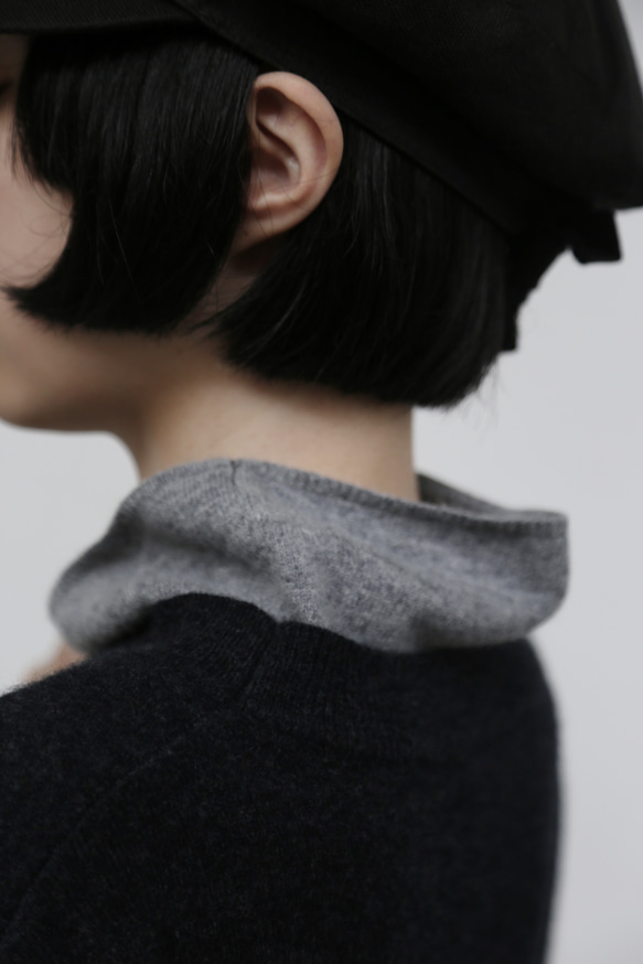 ★現貨★ 這款深灰色羊毛針織衫（251012-1）舒適度極佳，版型時尚。 第13張的照片