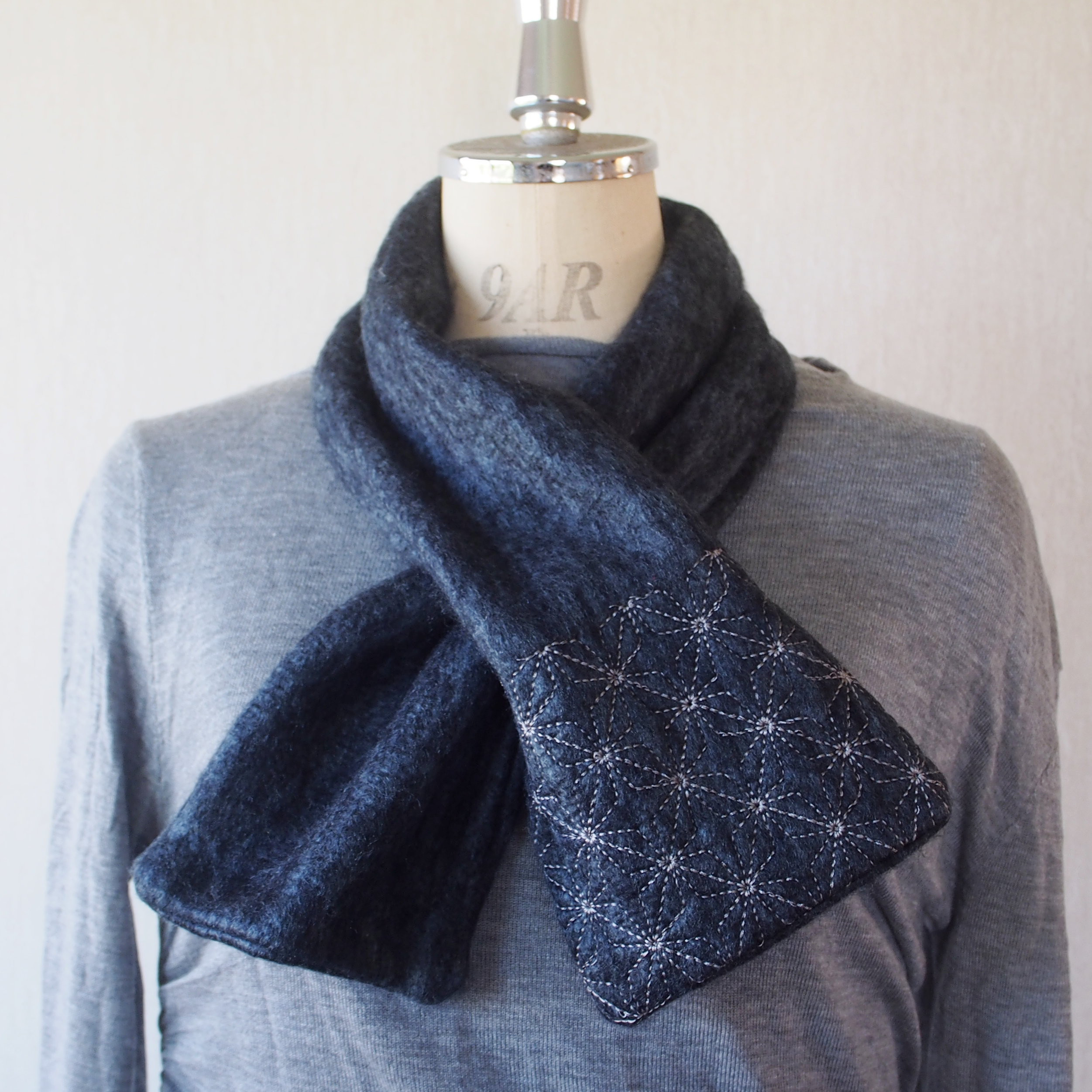 【手織りシンプルマフラー】ティペットマフラー・オリエント刺繡BK