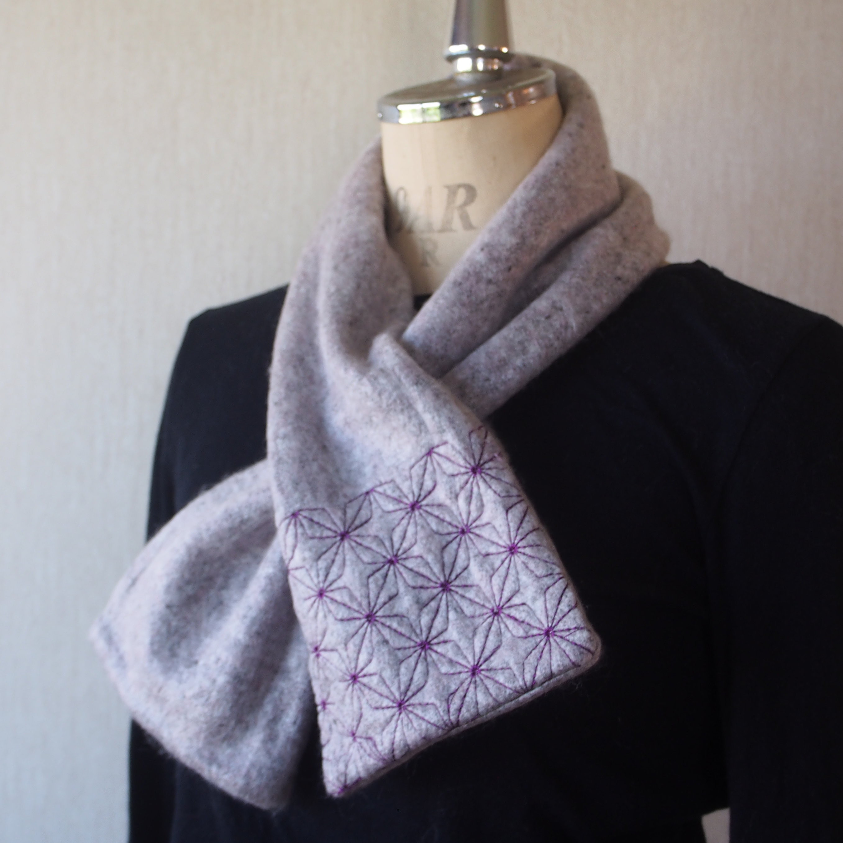 【手織りシンプルマフラー】ティペットマフラー・オリエント刺繡パープル
