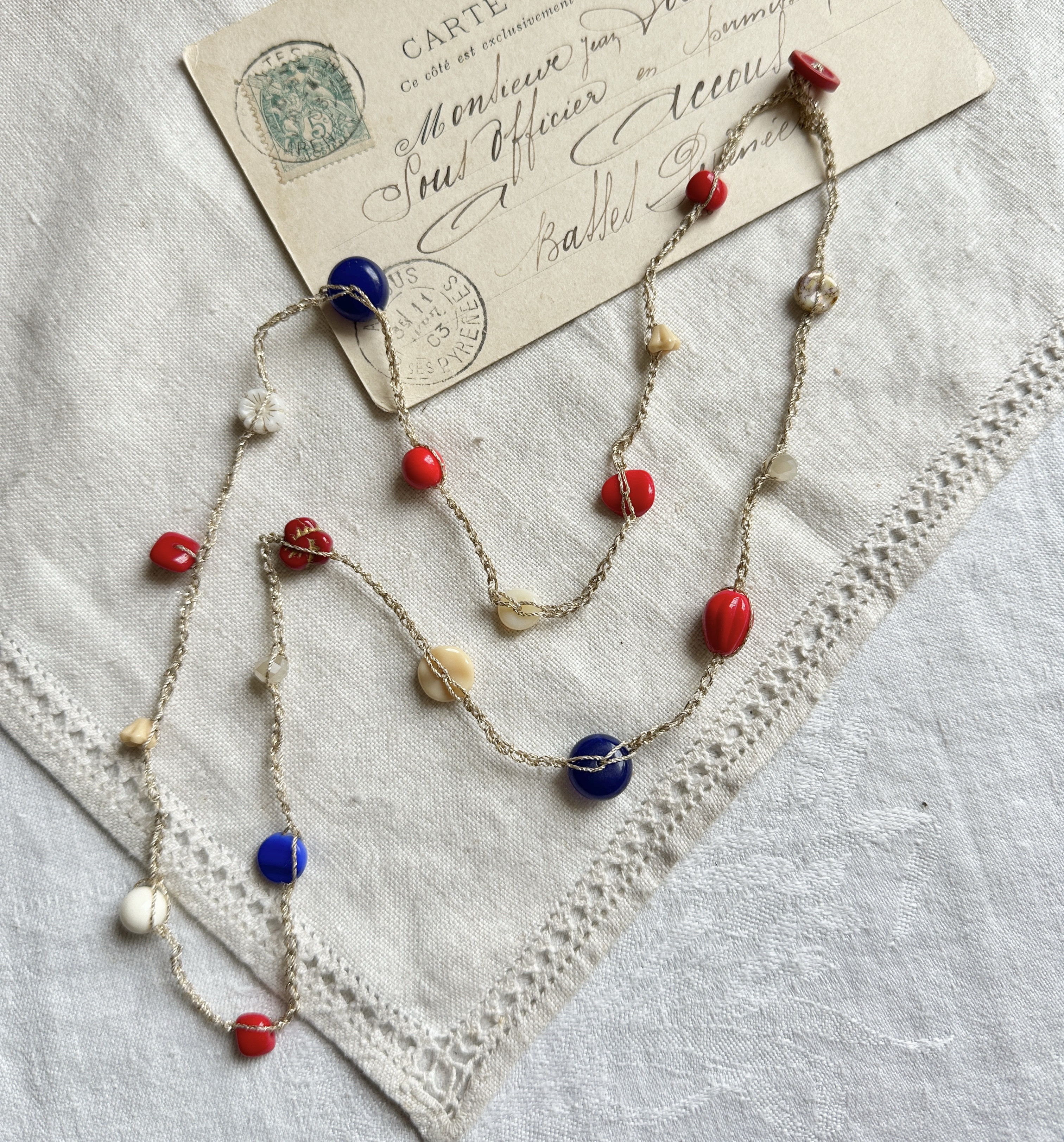 ヨーロッパビーズのカラフルクロシェネックレス・フレンチトリコロール