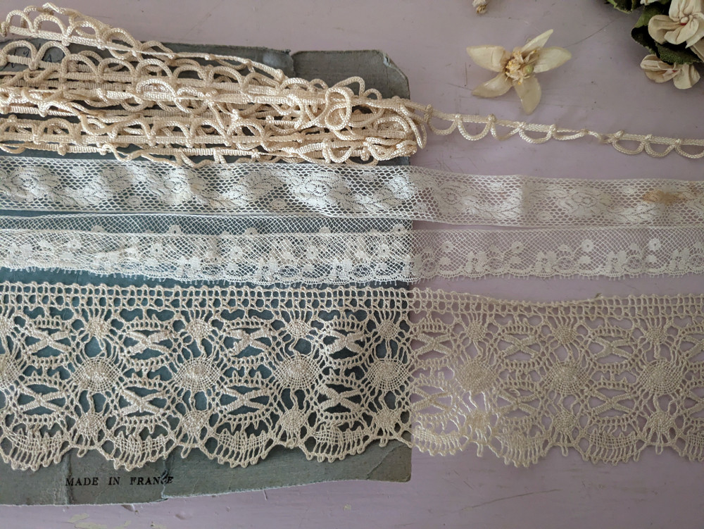 フランス蚤の市　台紙巻きレース4種セット