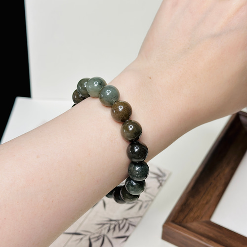多様なデザインの天然和田玉ネフライト 和田玉「天然翡翠(ネフライト) 」 ブレスレット ブレスレット 元気な草