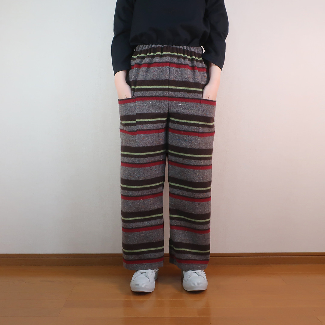 冬のお洒落なボトムス 大人かわいいボーダー柄 ストレートパンツ（ウール他／ボーダー柄）