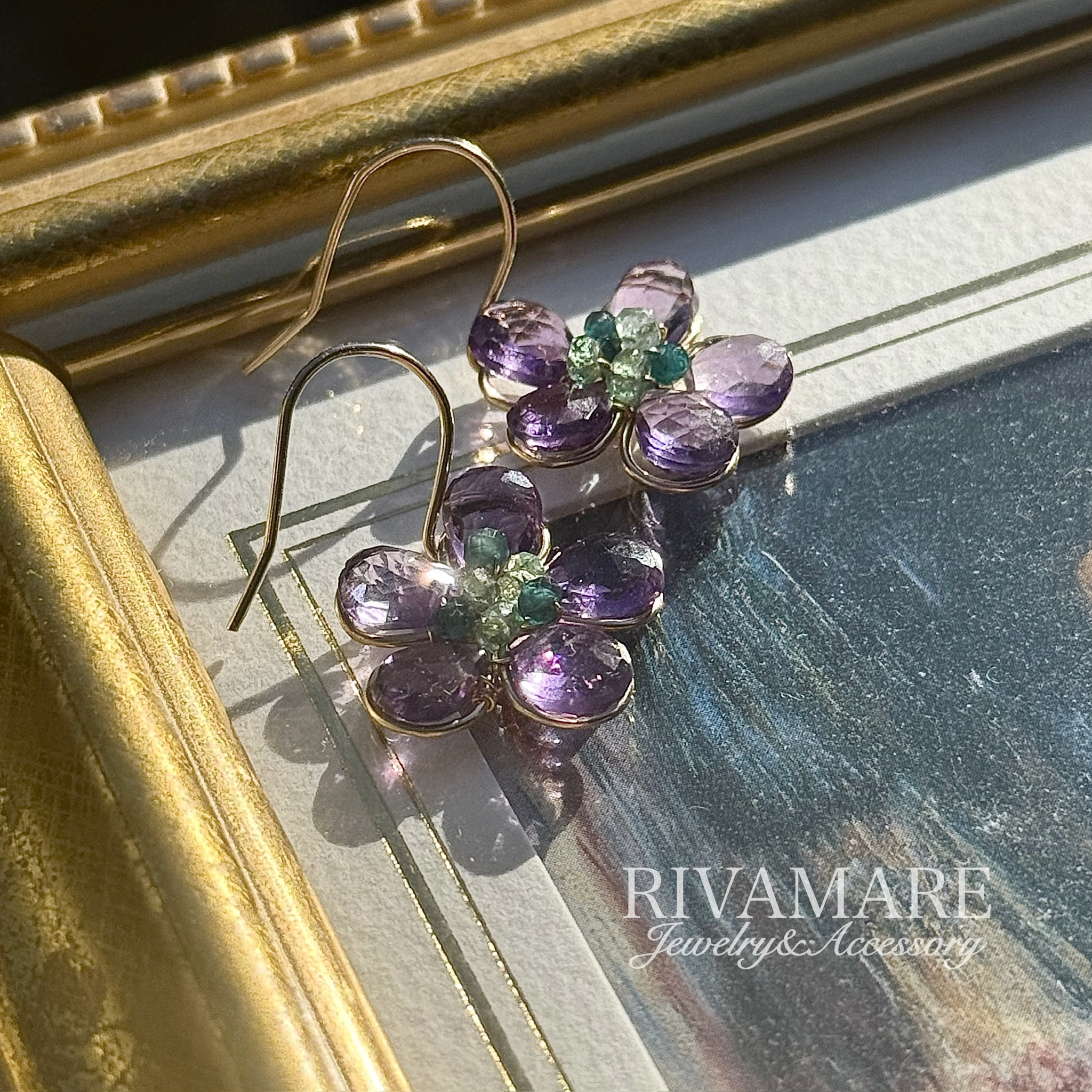 「冬咲きスミレの旋律ピアス」 アメジスト グランディディエライト エメラルド アメシスト イヤリング変更可