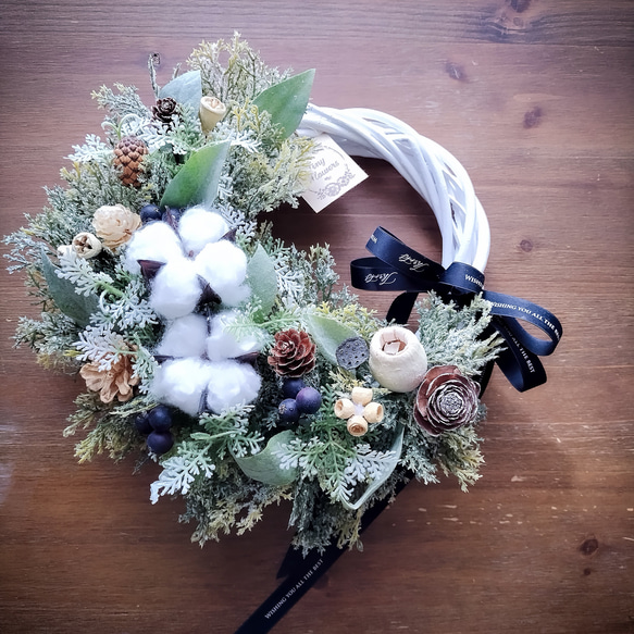 木の実いっぱいのクリスマスリース(Φ約26～27cm／アーティフィシャル