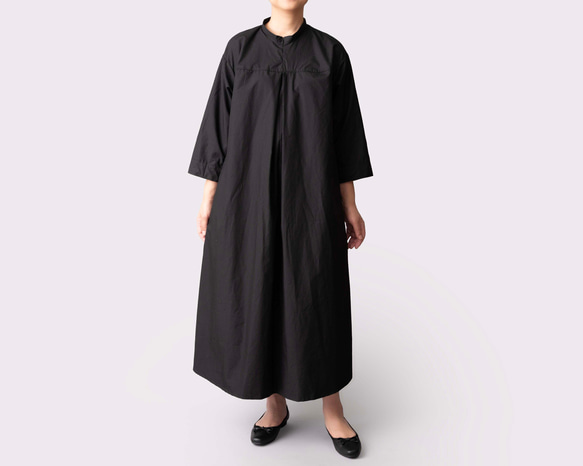 生地が選べるリネン&コットン【胸元ファスナー、スタンドカラーのワンピース】SMLオーダー　ブラック 2枚目の画像