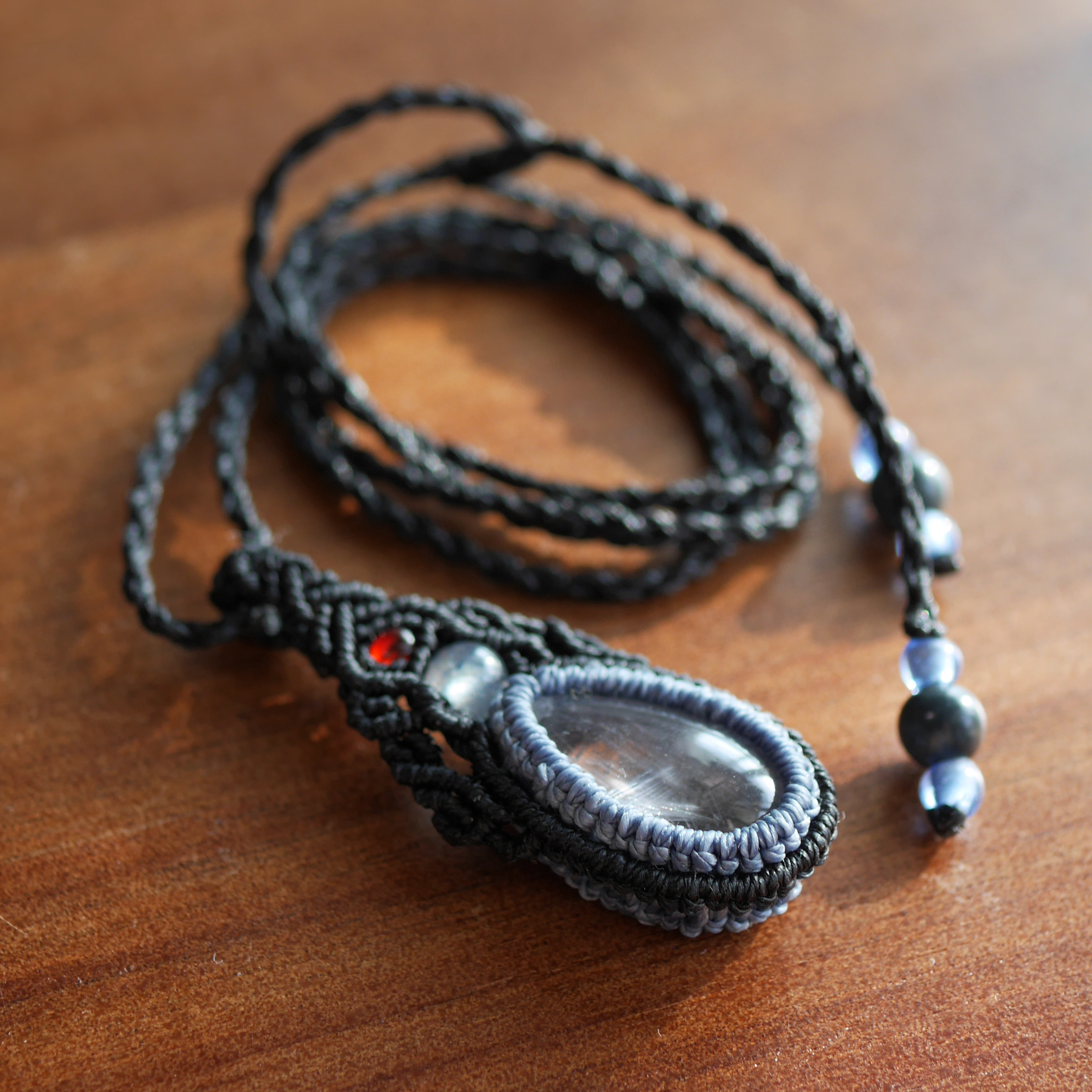 【2月特価】レア☆マクラメペンダント☆大粒 プラチナルチル（ブルッカイトインクォーツ）_220705