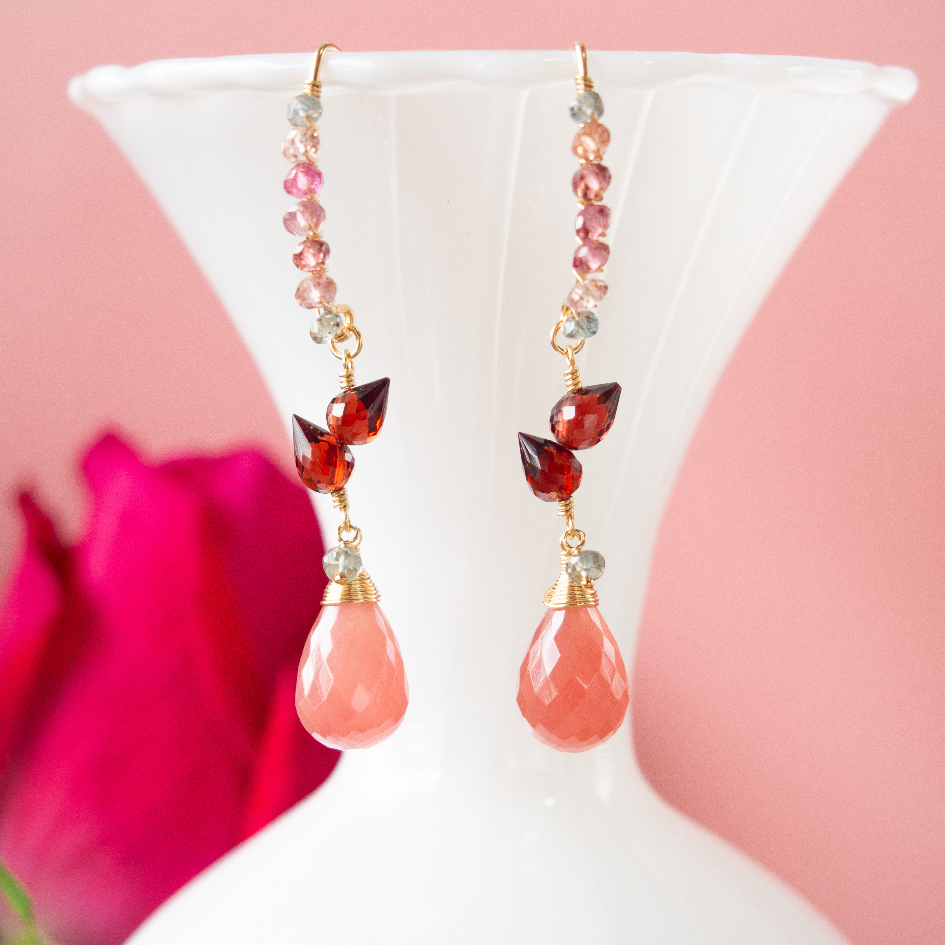 バラ＊インカローズ（ロードクロサイト）と天然石（ガーネット・トルマリン・グリーンサファイア）の彩りフックピアス