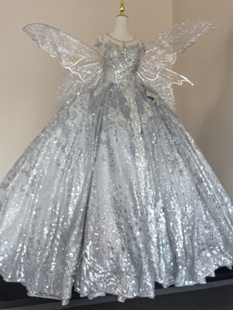 取り外し可能なウィング グレー キラキラ ゴージャス カラーベールプリンセスカットのボリュームパーティー 花嫁K32