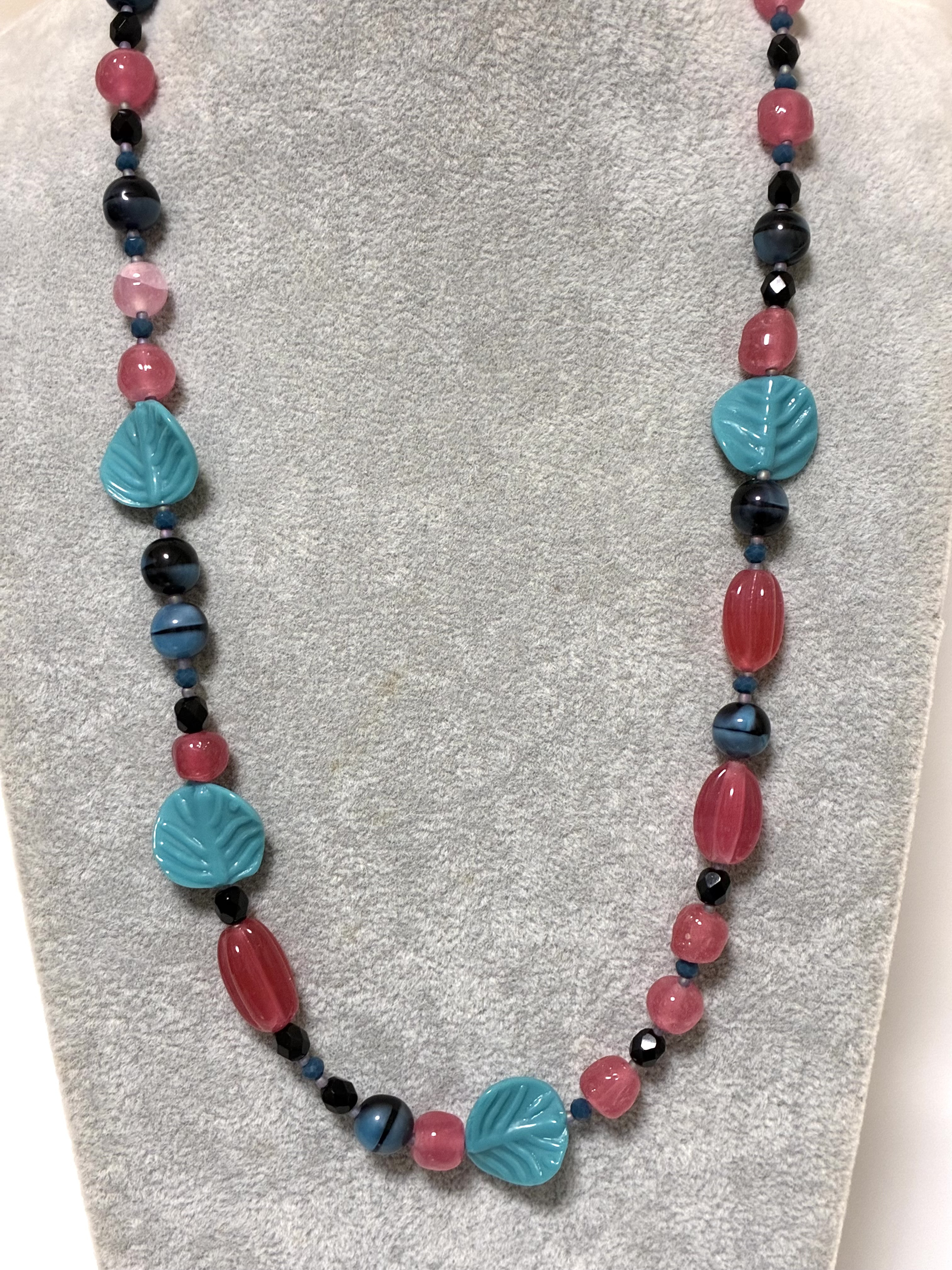 ヨーロッパビーズネックレス