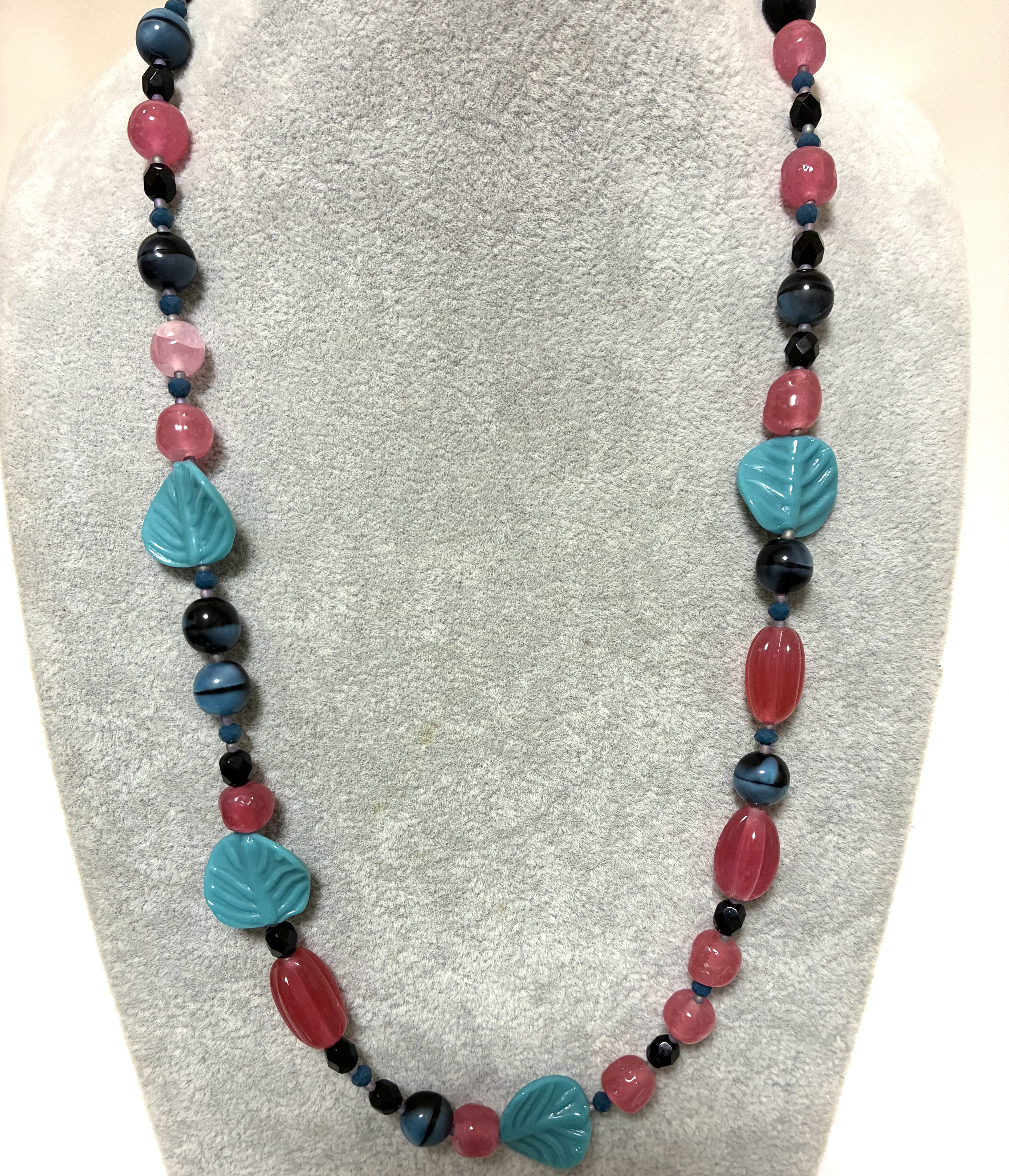 ヨーロッパビーズネックレス