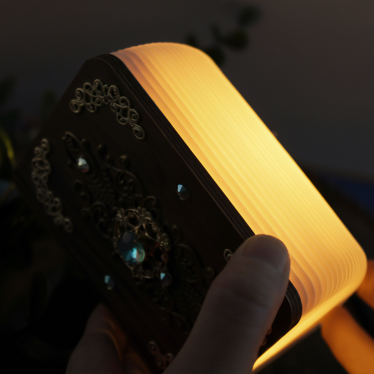 非常灯にも☆光る魔法の書 ～ 本型LEDライト（充電式・ブックランプ・読書）数量限定