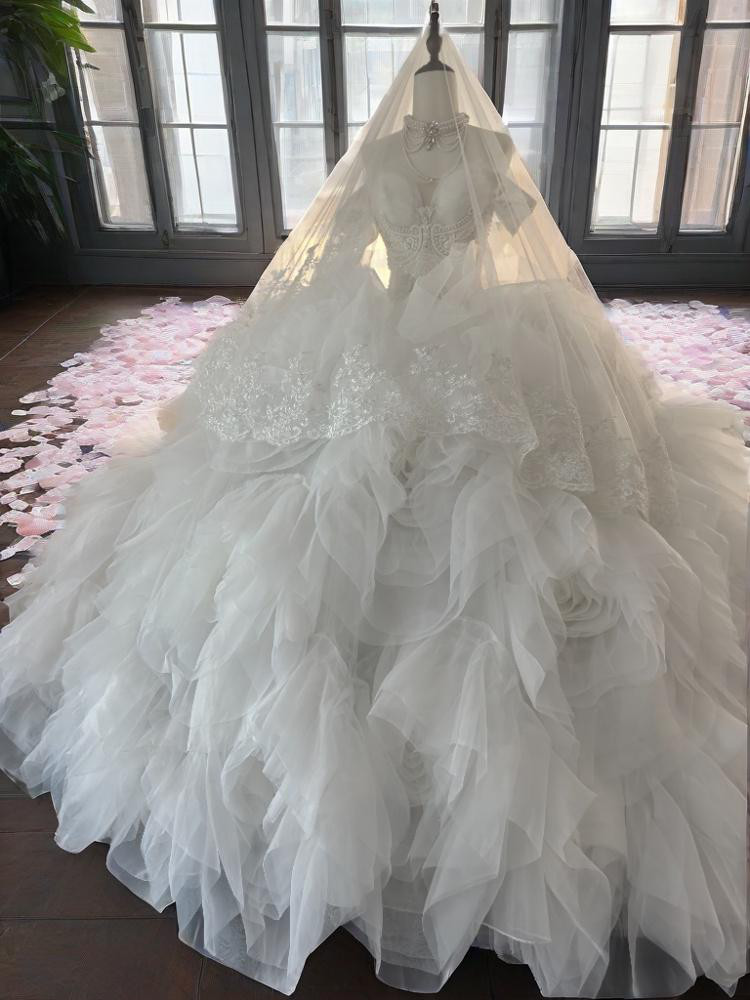 ゴージャススタイル 上品な立体バラ 花多層ウェディングドレス豪華な多層大テールのドレス+ミディアムレングスベールK33