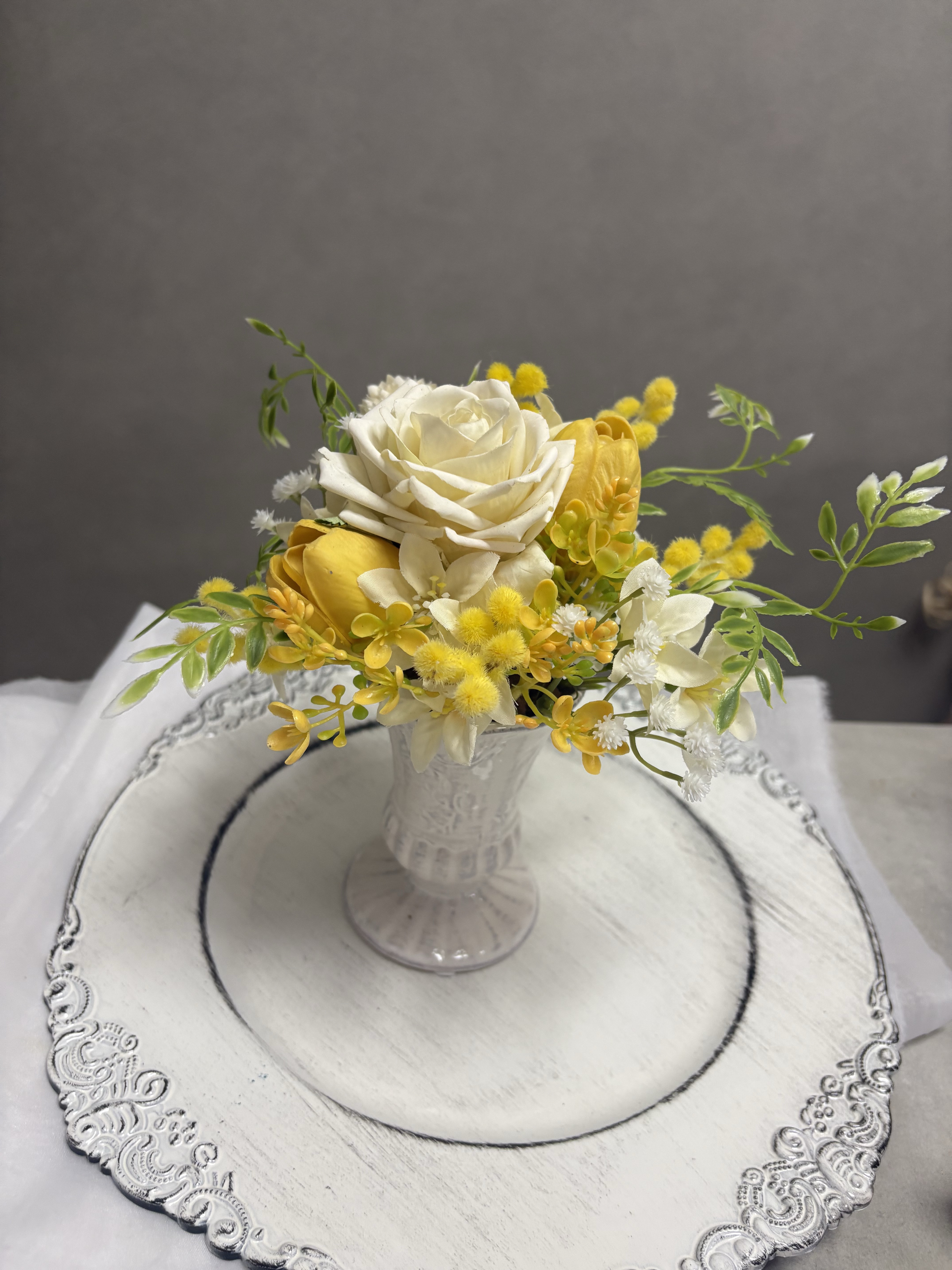 黄色のアレンジメント　バラとミモザとチューリップのアレンジメント　アーティフィシャルフラワー