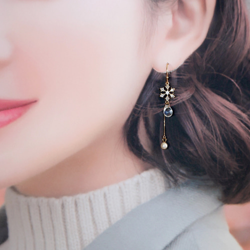 雪結晶の滴ピアス/イヤリング ピアス（フック・チェーン） hanahana