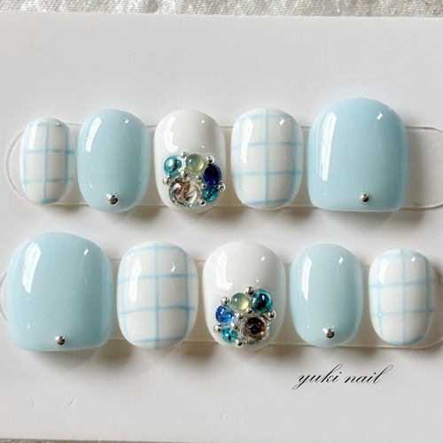 アイスブルーのグラフチェックネイル ネイルチップ（つけ爪） yuki