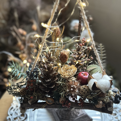 魔女の棲む森 木の実のクリスマスツリー ドライフラワー 森のブランコ／木の実とドライフラワーの吊るせるナチュラルツリー