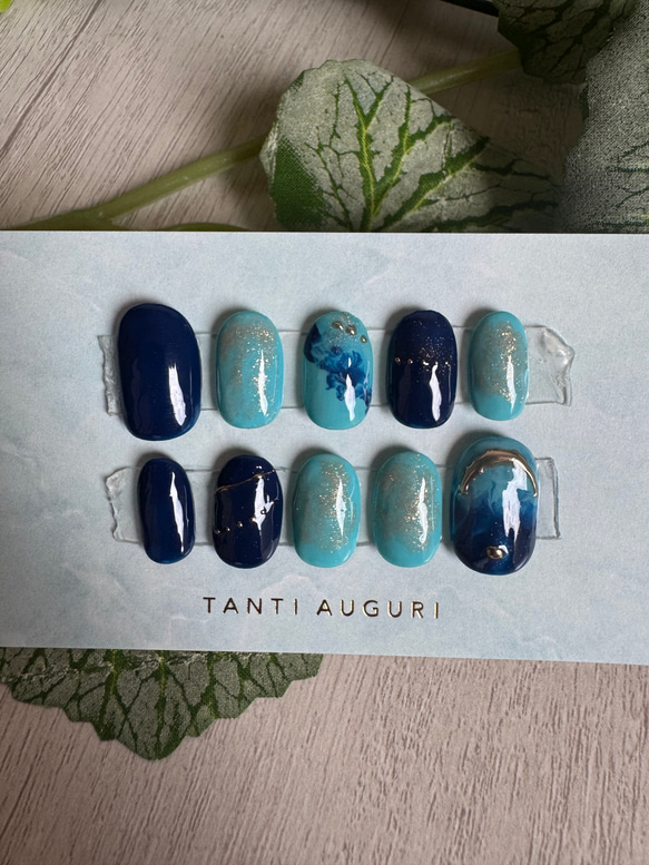 【再入荷！】ブルーニュアンスカラー指先の彩り抜群ネイルチップ 1枚目の画像