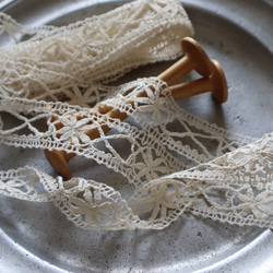 フランス 60㎝ アンティーク PUYボビンレース C1096 ナチュラル 2枚目の画像