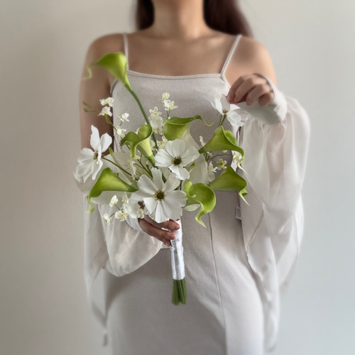 green & white⌇﻿ アーティフィシャルフラワー クラッチブーケ 海外風