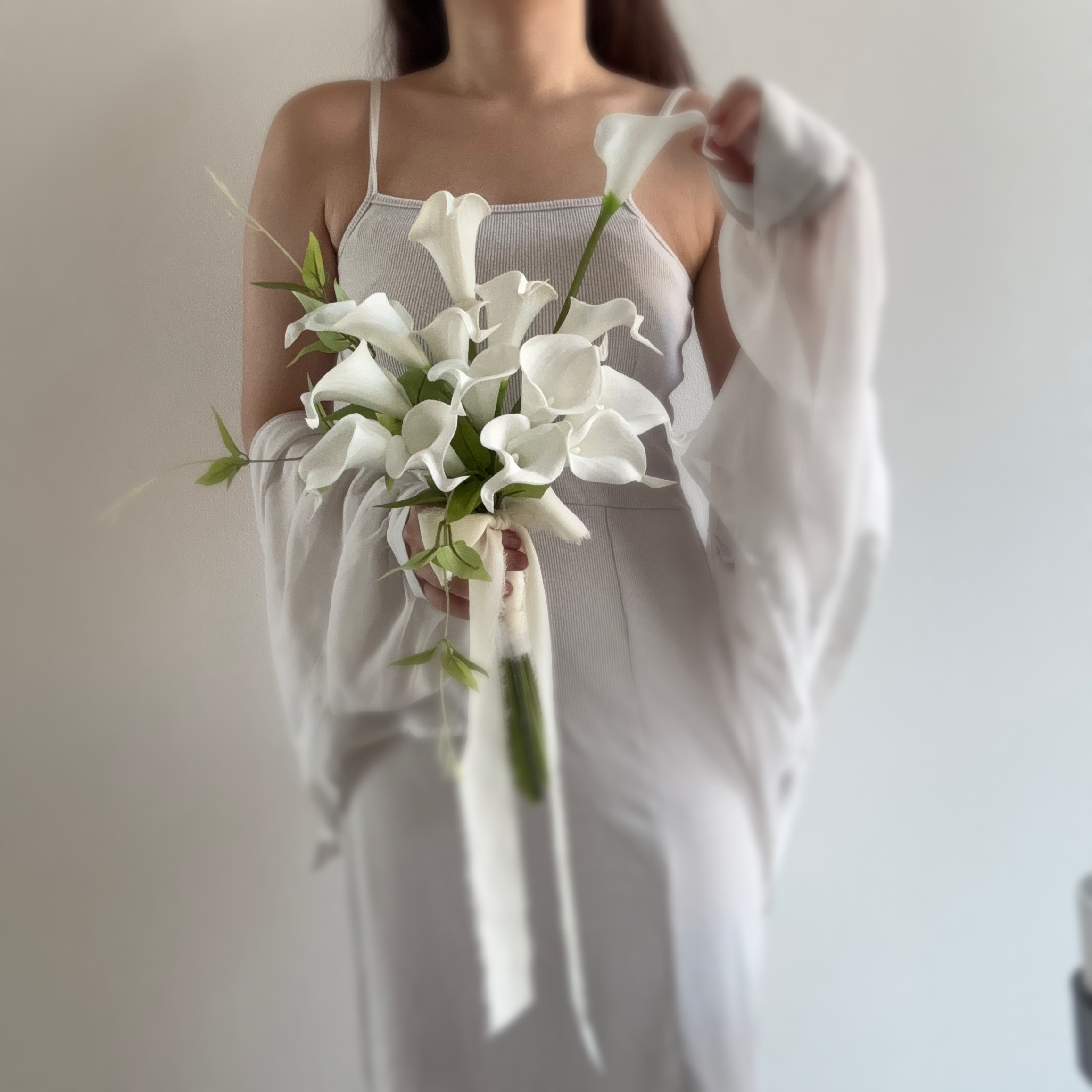 Snowly Elegance⌇﻿ アーティフィシャルフラワー クラッチブーケ 海外風 前撮り 結婚式
