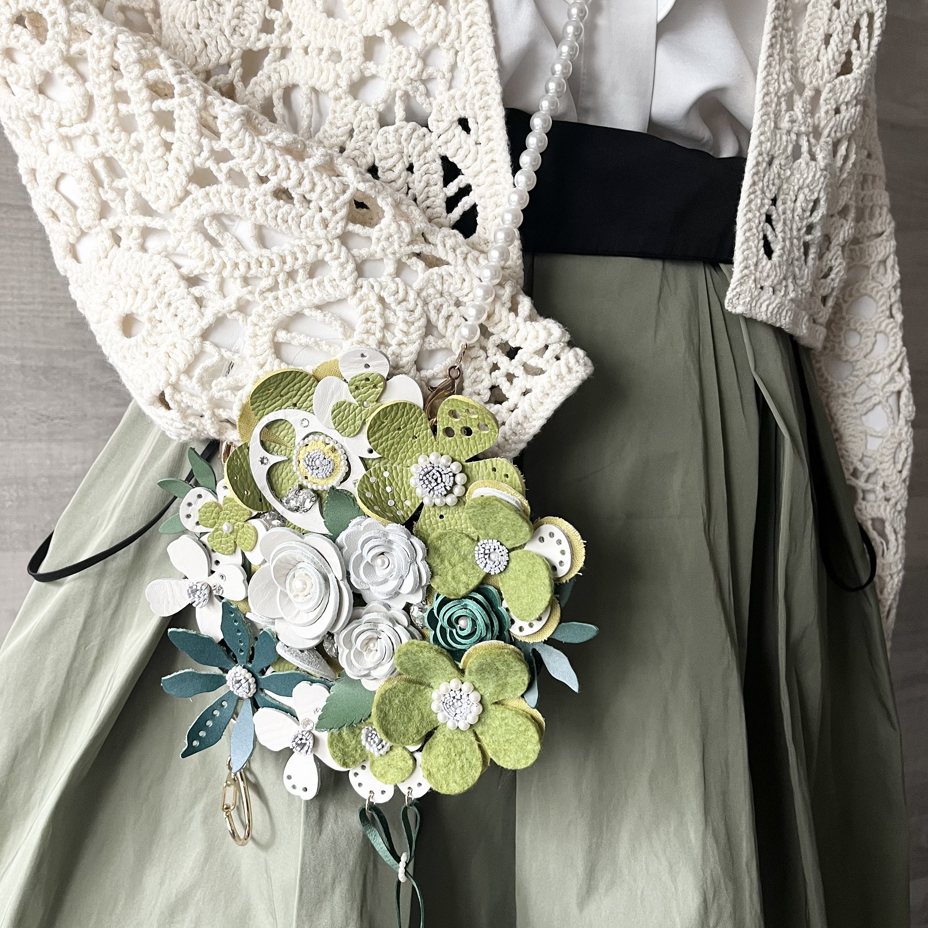 3way！ブーケの壁掛け&バッグチャーム&ポシェットパール スワロ 革花ブーケ クリスマス リース スワッグ フラワー